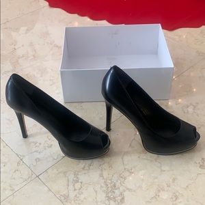 Guess Black Leather Pumps